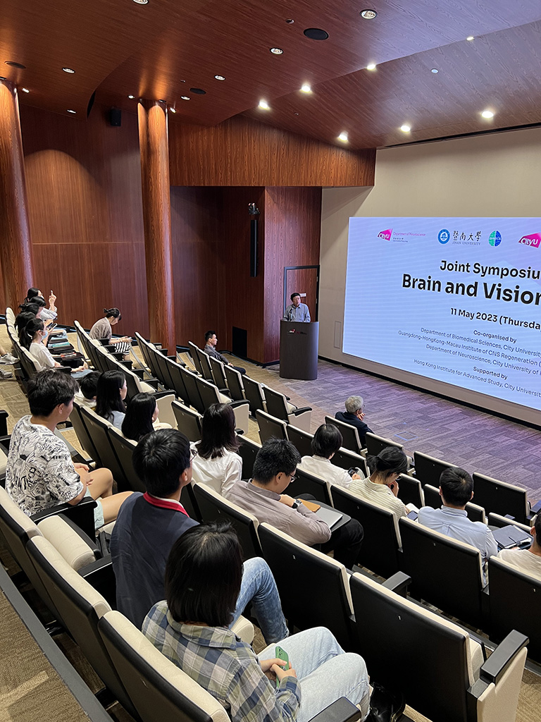 Professor Kwok-Fai So, the Academician of Chinese Academy of Sciences and Professor HUANG Yu, Head of Department gave their closing remarks at the Joint Symposium.