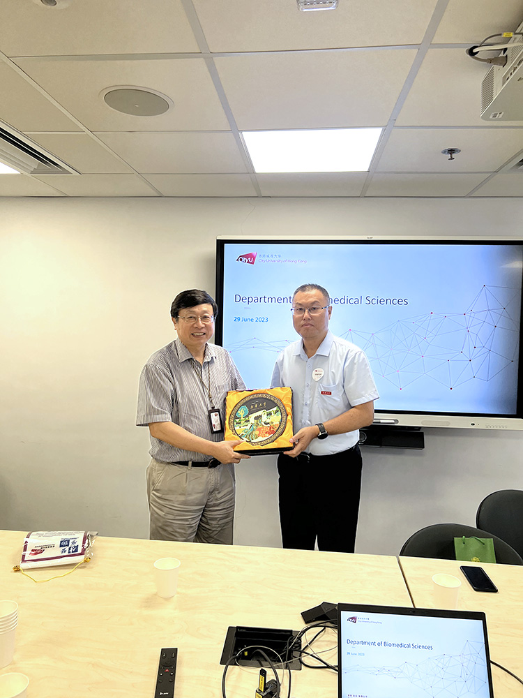 Exchange souvenirs as a symbol of friendship and collaboration after the productive delegation visit and meeting.