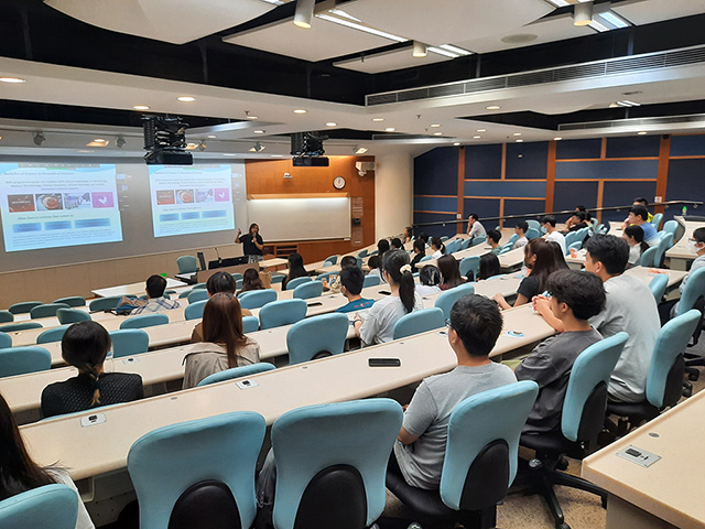 New BSc of Biological Sciences and BSc of Biomedical Sciences Students Thrive at UG Orientation