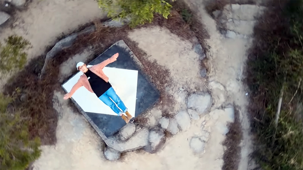 Xuebing’s captivating dance performance in “Circadian Clock Communication Between Different Cells”.