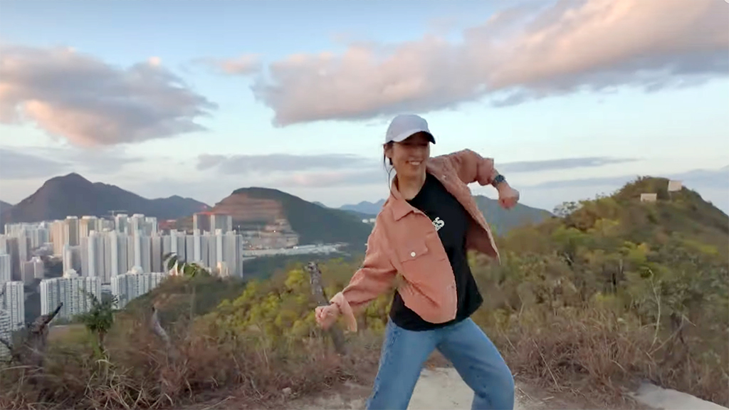 Xuebing’s captivating dance performance in “Circadian Clock Communication Between Different Cells”.