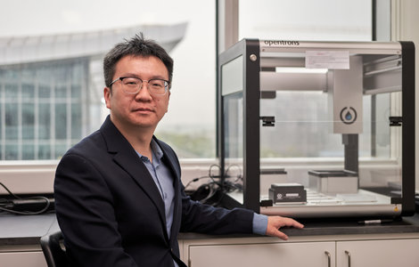 Professor Huang Linfeng