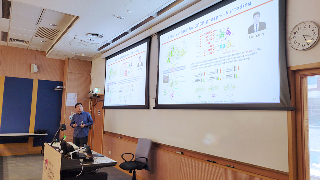 Professor Sun gave his seminar on “Discovery of membrane receptor subfamily to sense steroid hormones and the mechanism of force, itch and odor perception by GPCR”.
