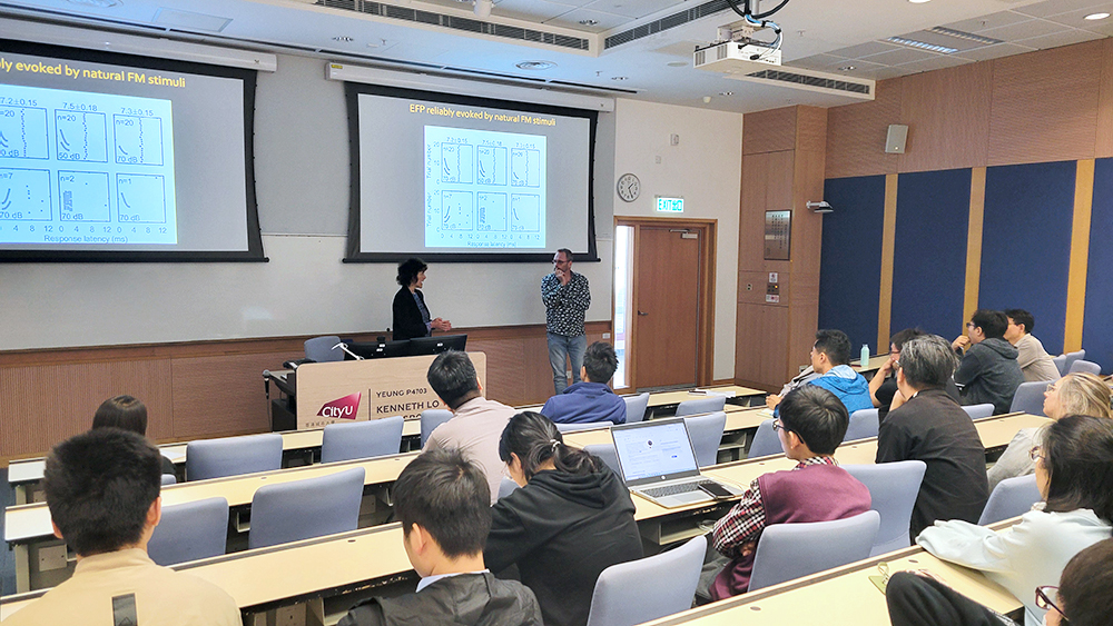 Prof. Moss gave his seminar on “3D Spatial Tracking and Navigation by Echolocation in Bats”.