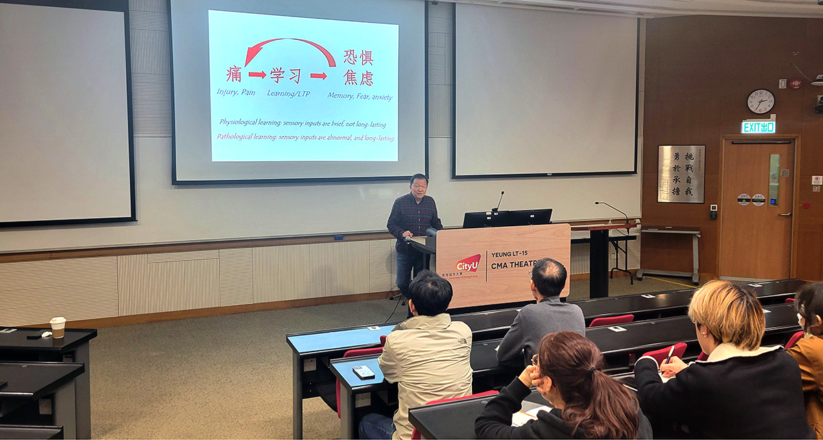 Prof. ZHUO gave his workshop on “Synaptic Basis of Brain Network: Chronic Pain and Anxiety”.