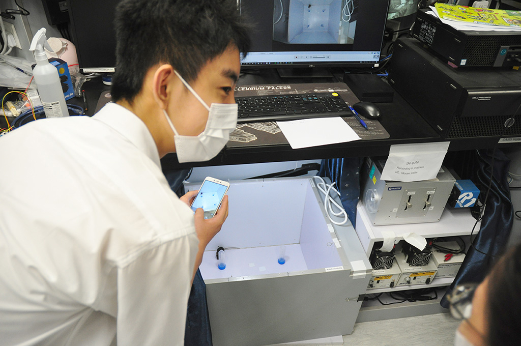 Hong Kong Brain Bee Competition finalists visited labs of CityU Neuroscience Photo 6.