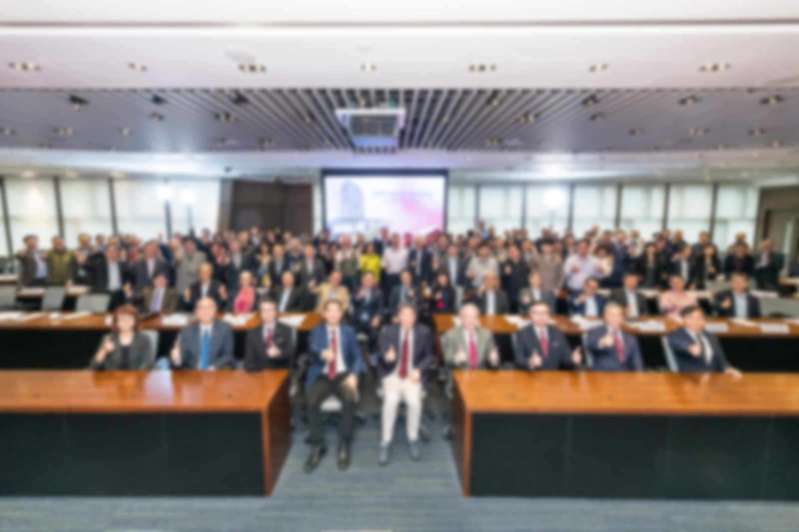 教務(wù)會(huì)向郭位校長(zhǎng)致意