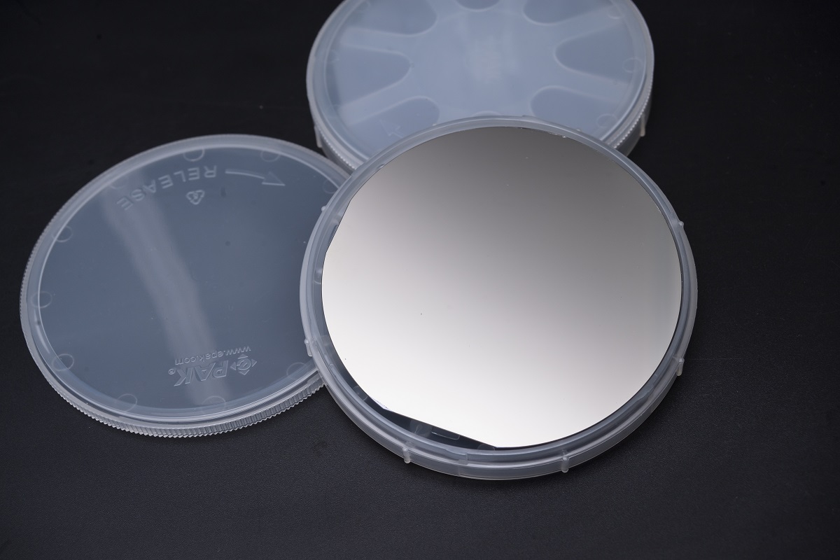 The electrocatalyst has a dual-phase nanostructure.