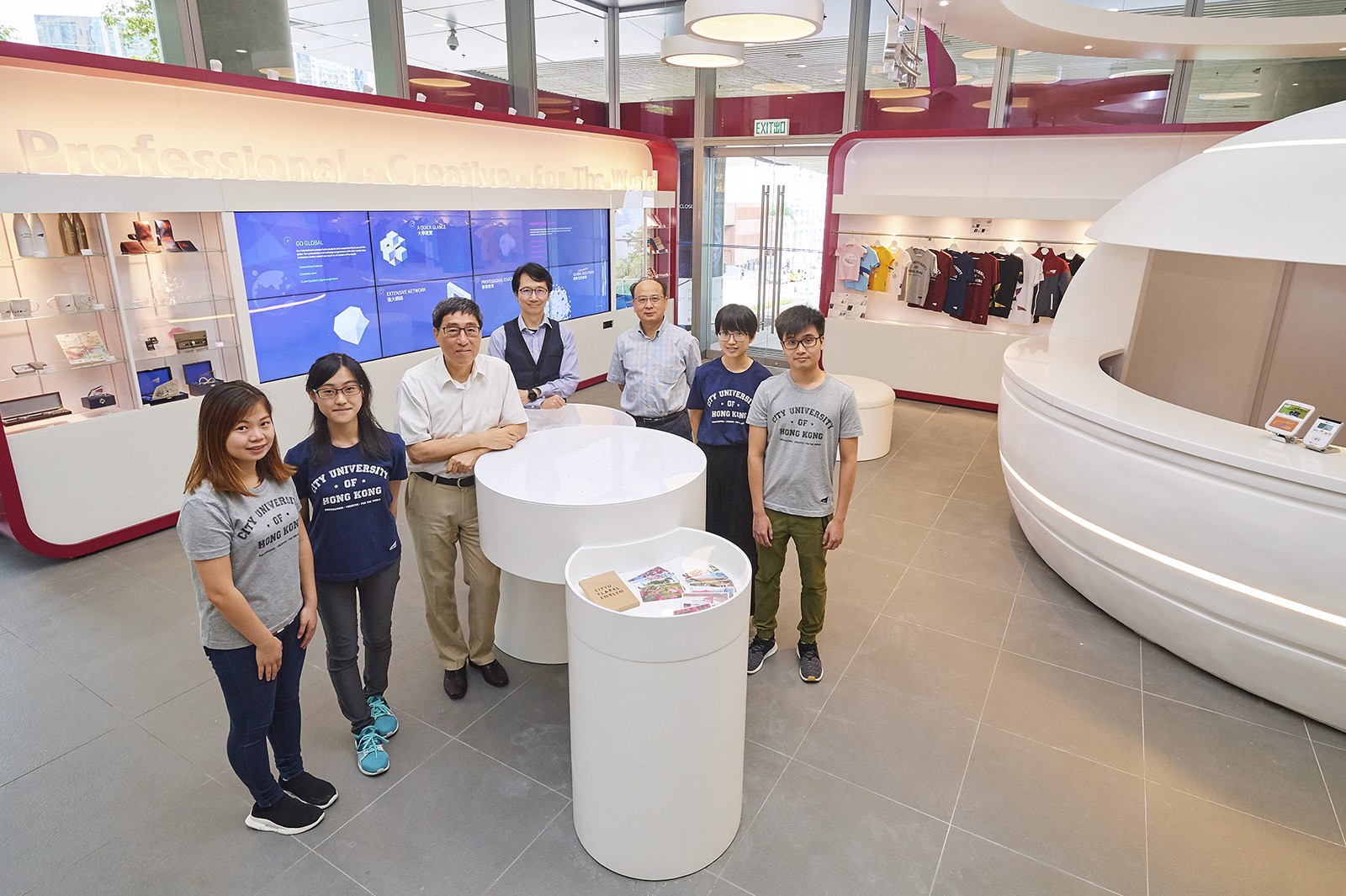 Professor Way Kuo, CityU President, opens the new Visitor Centre.