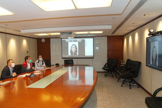 President pays online visit to students under mandatory quarantine