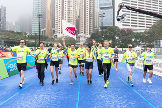 President Kuo leads CityU marathon team for 13th consecutive race