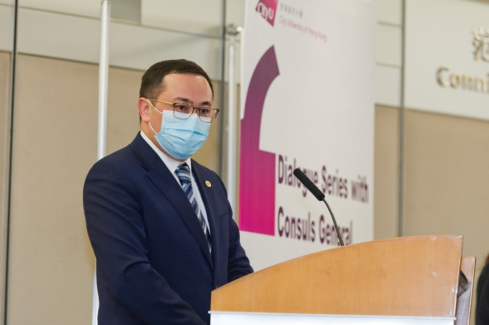 Consul General Mr. Rashid YERISHEV was delighted to share with the audience numerous opportunities for future studies and career development that Kazakhstan can offer.