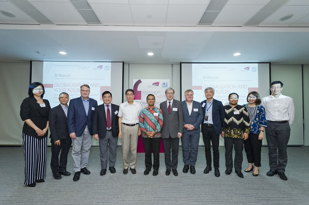 Group photo of (from left) Ms. Helen LAM, Professor Richard YUEN, Professor Mark THOMPSON, Professor Alex JEN, Professor Way KUO, Mr. Tri THARYAT, Professor Horace IP, Professor Geraint HOWELLS, Dr Ron KWOK, Mr. SHOLAHUDIN, Ms. Vania LIJAYA and Dr. David CHENG.