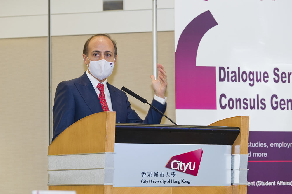 Consul General Mr. Alexandre GIORGINI was delighted to share with the audience numerous opportunities for future studies and career development that France can offer.