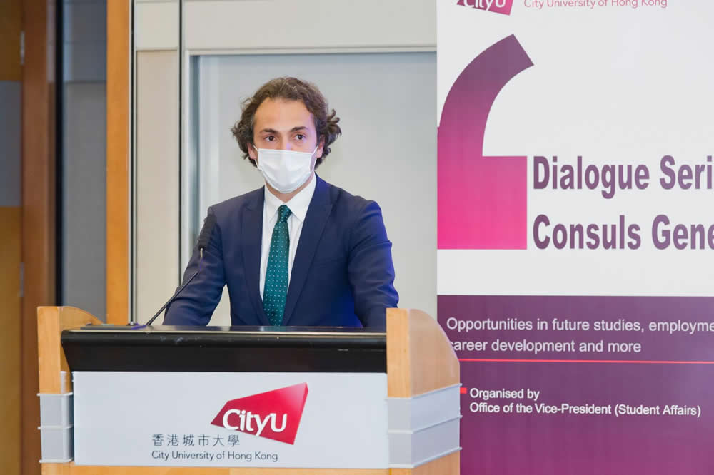 Consul-General Mr. Peyami KALYONCU was delighted to share with the audience numerous opportunities for future studies and career development that Turkey can offer.