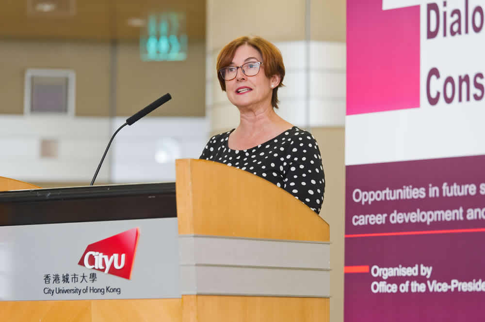 Consul-General Ms. Elizabeth WARD was delighted to share with the audience numerous opportunities for future studies and career development that Australia can offer.