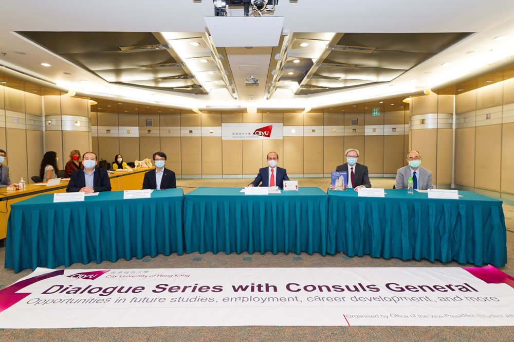 Consul General Mr. Alexandre GIORGINI was delighted to share with the audience numerous opportunities for future studies and career development that France can offer.