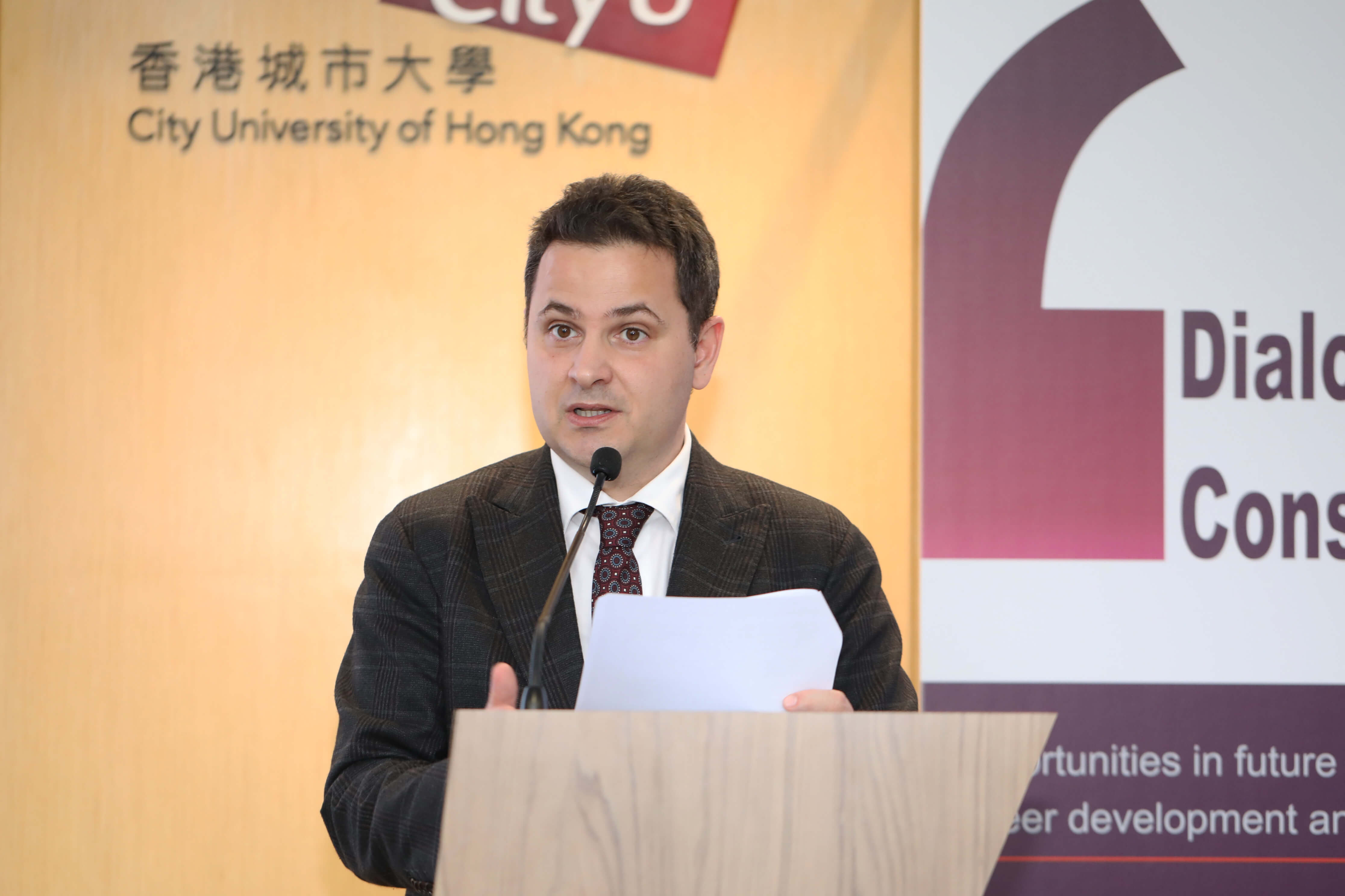 Dr. Pal KERTESZ delivered his sharing on the topic of “Opportunities in Hungary for Future Studies and Career Development”.