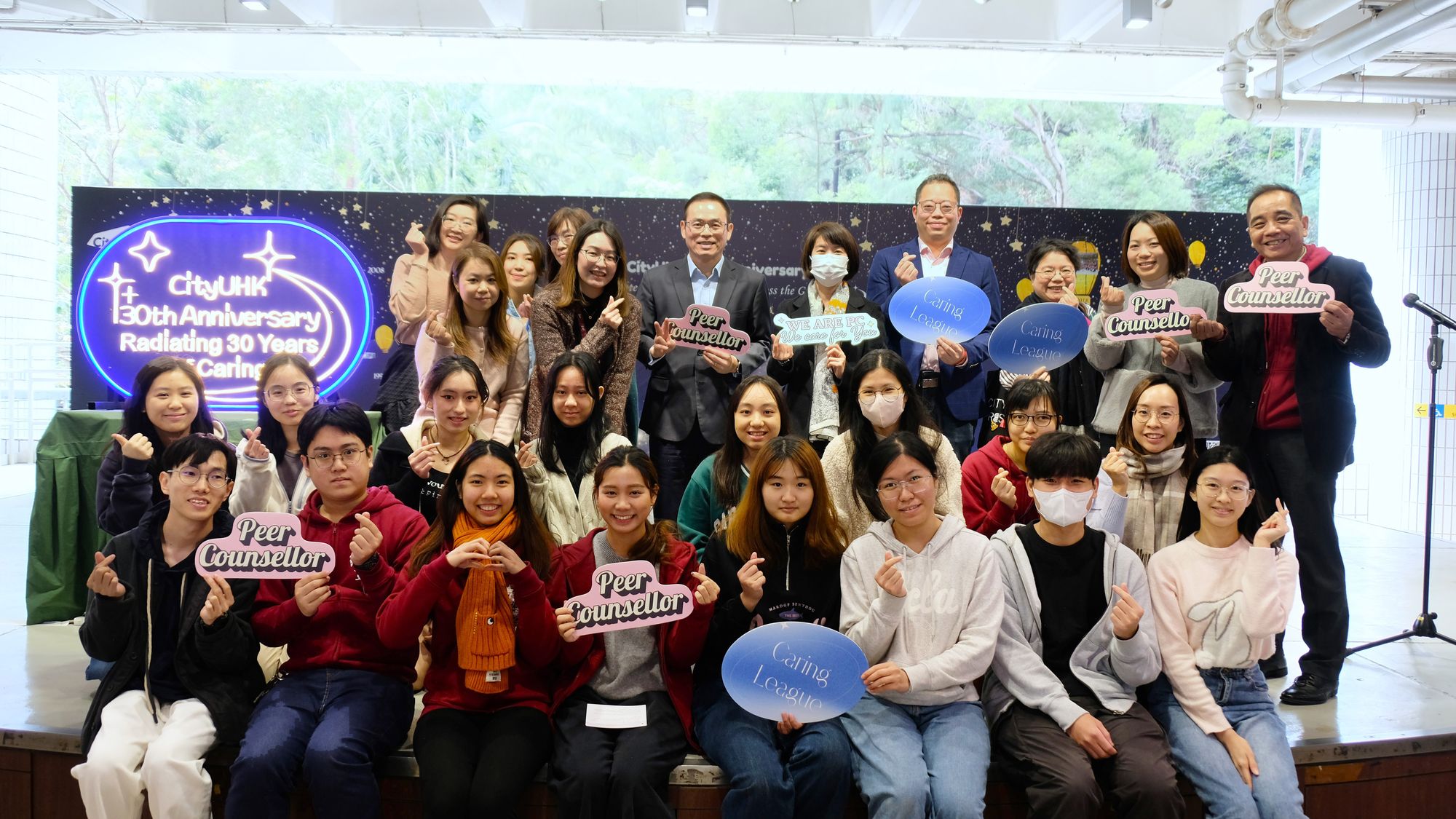 The honourable guests, Peer Counsellor alumni, and staff from the Counselling Service attended the opening ceremony of “Radiating 30 Years of Caring”.