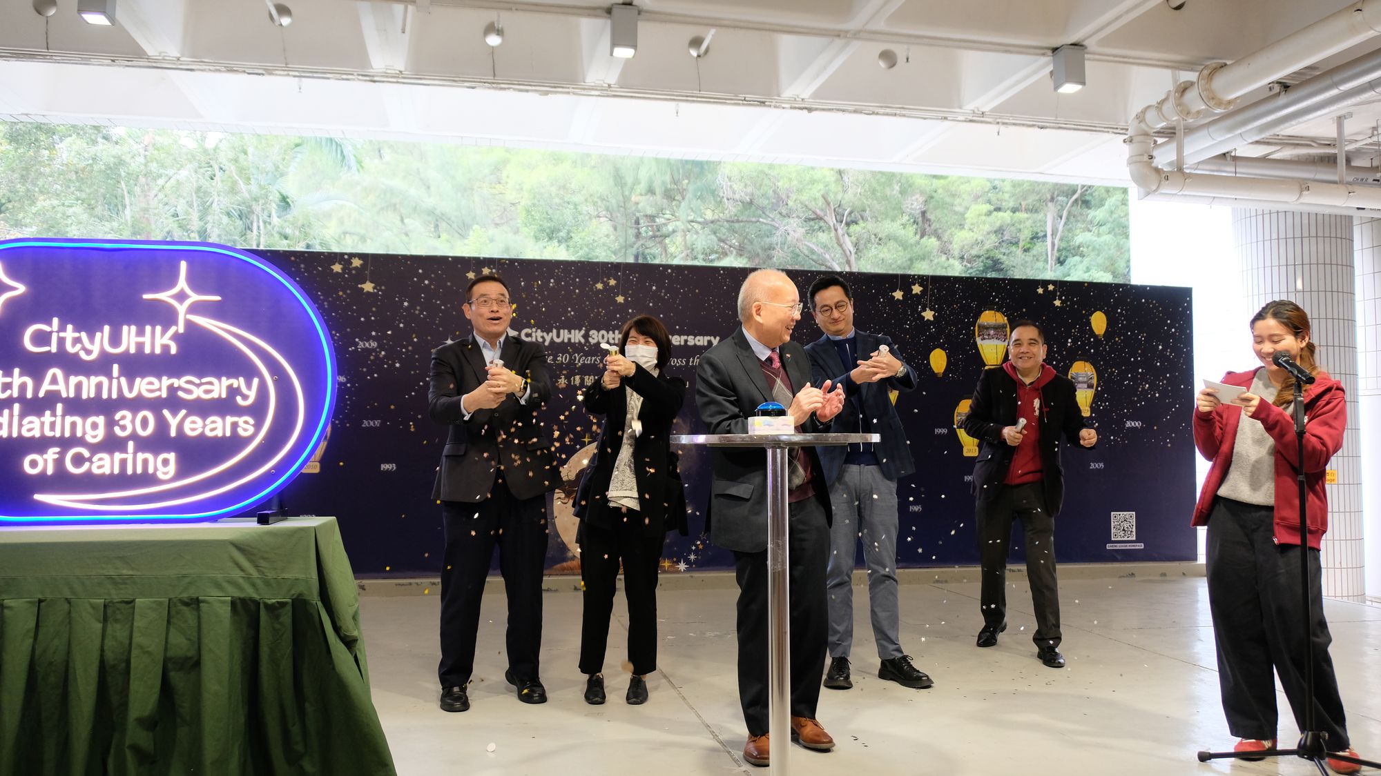 The honourable guests, Peer Counsellor alumni, and staff from the Counselling Service attended the opening ceremony of “Radiating 30 Years of Caring”.