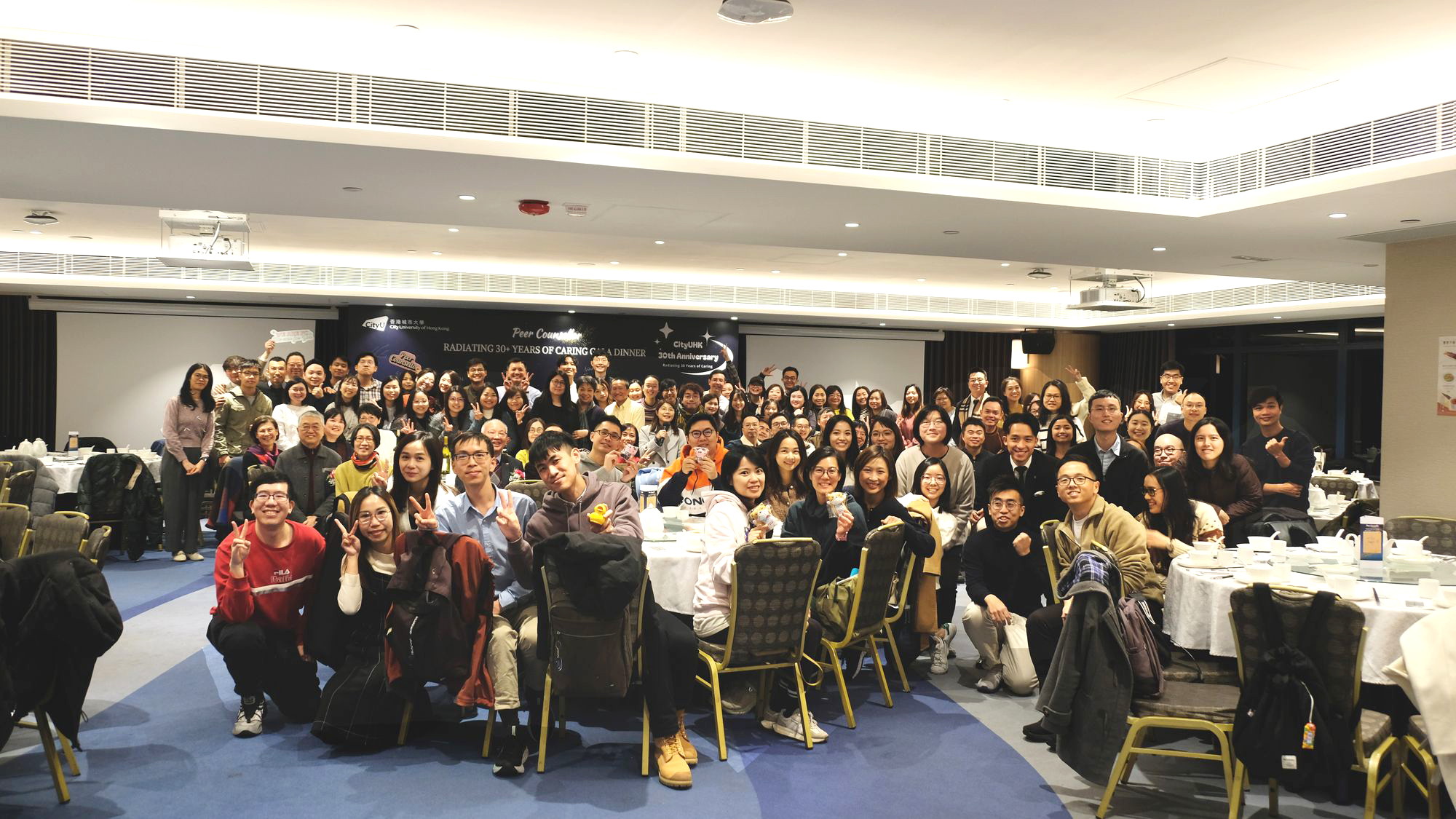 The honourable guests, Peer Counsellor alumni, and staff from the Counselling Service attended the opening ceremony of “Radiating 30 Years of Caring”.