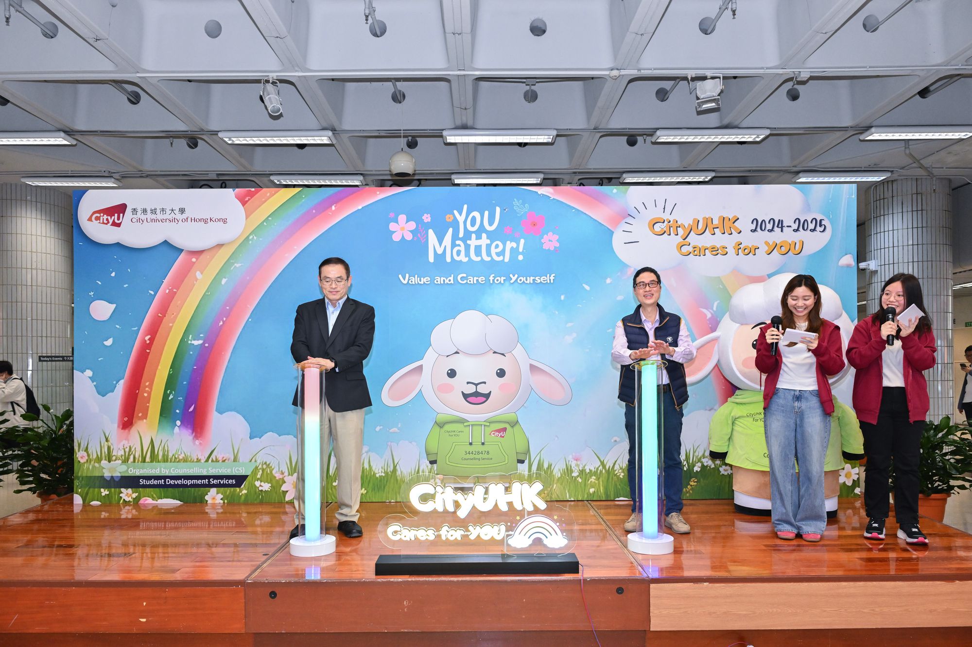 The honorable guests, Caring League and staff from Counselling Service attended the CityUHK Cares for YOU opening ceremony.